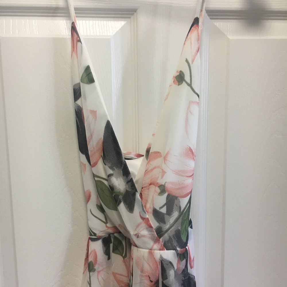 🎁Peach and white flowered maxi sundress